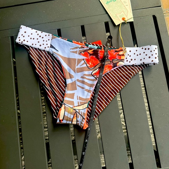 (BOTTOMS) Maaji Sandy Docks Reversible Bikini Bottoms. - Picture 10 of 11